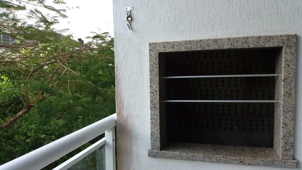 Bem Localizado Com Sacada, Churrasqueira, Garagem E Split Florianópolis Daire