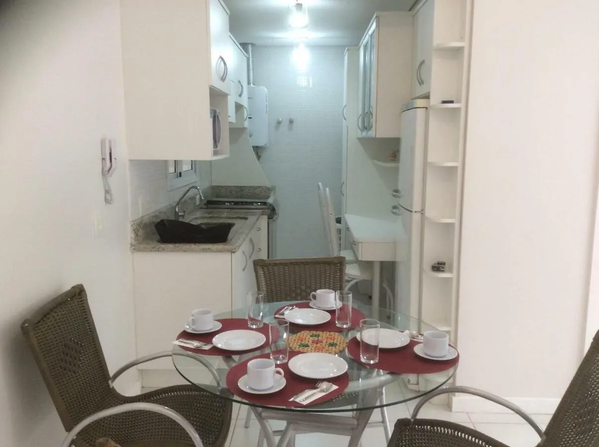 Florianópolis Bem Localizado Com Sacada, Churrasqueira, Garagem E Split דירה