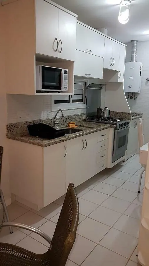 Florianópolis Bem Localizado Com Sacada, Churrasqueira, Garagem E Split דירה